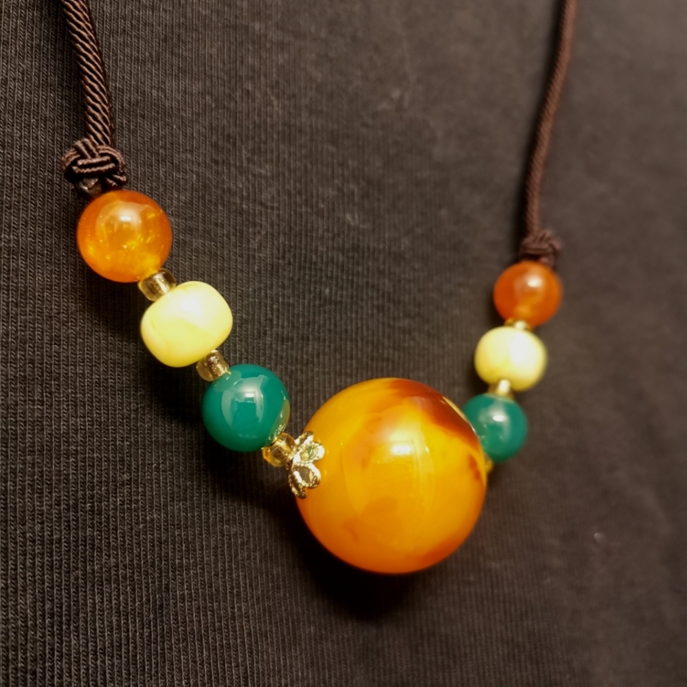 Amber necklace. - Picture 2 of 5
